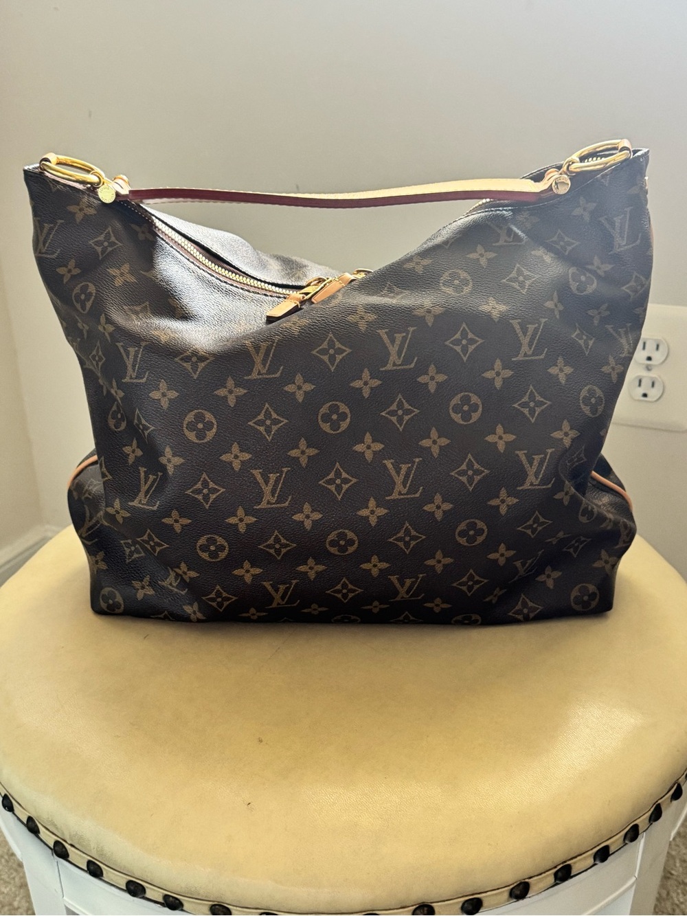 Louis Vuitton Sully MM Monogram Shoulder Bag | Discontinued | Excellent